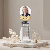 Nouveau design de trophées en métal doré, argenté et bronze avec fleurs en cristal