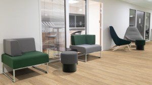 Revêtement de <span class=keywords><strong>sol</strong></span> <span class=keywords><strong>Gerflor</strong></span> Creation 30 LVT 0441 Chêne Miel, Planches de vinyle de luxe imperméables pour bureaux et commerces - Product Image 2