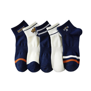 2024 printemps été hommes à la mode court Tube <span class=keywords><strong>chaussettes</strong></span> sueur absorbant <span class=keywords><strong>et</strong></span> respirant sport bas en gros lettre à motifs - Product Image 5