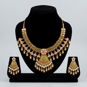 Conjunto de collar tradicional indio en tono dorado con aretes Jhumka de diseño de templo, joyería étnica para novias, bodas, festivales y fiestas. - Product Image 4