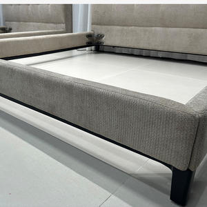 Grand lit double moderne et minimaliste italien Grand ours noir Tissu en velours chenille Chambre à coucher principale douce avec cadre en bois - Product Image 5