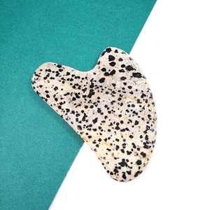 Masajeador de piedra con forma de corazón, <span class=keywords><strong>Jaspe</strong></span> dálmata <span class=keywords><strong>verde</strong></span> gua sha para la cara, producto más nuevo - Product Image 4