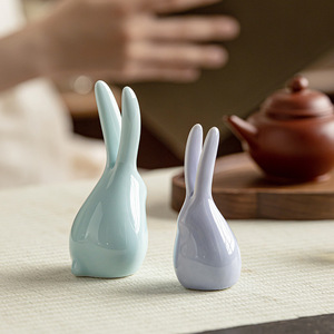 Figura de conejo de cerámica para té, mini portalápices, estilo fresco y lindo para decoración del hogar o sala de té - Product Image 1
