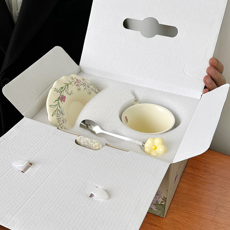 Tazza e piattino da giardino con giglio in rilievo - confezione regalo con cucchiaino