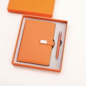 Set de Regalo de Lujo para Negocios al por Mayor: Cuaderno A5 de Cuero Personalizable y Bolígrafo con Taza Térmica y USB - Product Image 6