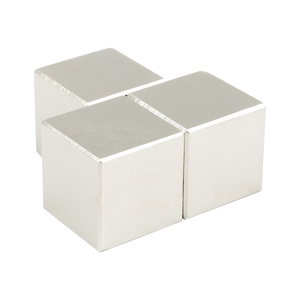 Magnete NdFeB a blocco quadrato N52 senza <span class=keywords><strong>HRE</strong></span>, senza Dy/Tb, con eccellente resistenza alla corrosione, per applicazioni industriali pesanti - Product Image 2