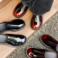 Mules pour hommes à bout fermé et sans talon, tailles 38-46, en similicuir verni brillant dégradé, à enfiler, avec talon carré bas, style sandales décontractées