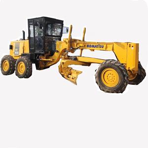 Niveleuse à moteur KOMATSU GD655 d'occasion pour surfaces inclinées, puissance élevée, haute qualité - Product Image 1