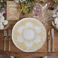 Assiettes de présentation dorées 13'' en verre givré à bord festonné floral baroque pour mariages, banquets et événements, vente en gros