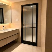 Porte de salle de bain moderne en alliage d'aluminium et verre, résistante à l'eau et à l'humidité, porte battante intérieure