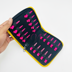 Pinces à sectionner les cheveux Clips en acier inoxydable revêtus de poudre rose vif pour les extensions de cheveux Logo personnalisé durable Utilisation commerciale - Product Image 1