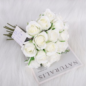 20 teste di seta bocciolo di rosa artificiale <span class=keywords><strong>sposa</strong></span> Bouquet fiore basso MOQ <span class=keywords><strong>per</strong></span> la laurea di natale decorazioni di Pasqua di Halloween di piccole dimensioni - Product Image 5