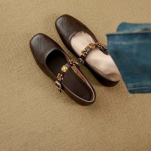 Zapatos Planos Mary Jane Vintage para Mujer con Decoración Floral Metálica, Cuero Suave, Correa Ajustable con Hebilla, Punta Redonda, <span class=keywords><strong>Mocasines</strong></span> para Uso Diario, OEM ODM - Product Image 1