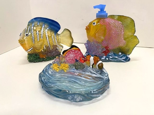 Under the Seaバスルームセット石鹸皿ローションポンプ歯ブラシホルダーカスタムかわいい魚柄樹脂洗面所バスルームセット - Product Image 5