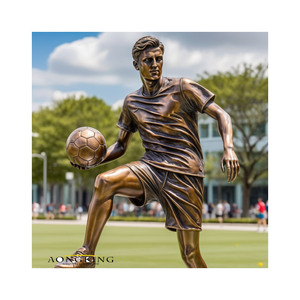 Grande Scultura di Uomo in Bronzo che Gioca a Calcio Statua di Giocatore di Calcio in Ottone a Grandezza Naturale - Product Image 6