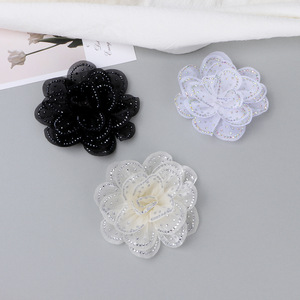 Parche Decorativo Hecho a Mano de 9cm con Flor de Camelia 3D de Tela y Pedrería Estilo Francés para Accesorios de Cabello, Zapatos, Bolsos y Ropa - Product Image 3