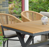 Ensemble table et chaise de bar et café d'extérieur de style minimaliste
