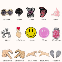 Fabrication de badges en métal personnalisés avec visage souriant, broches en émail rigide et souple, étiquettes de dessin animé, épingles de revers anime – Arabie Saoudite