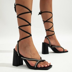 Sandales d'été confortables pour femmes à talon carré de 8 cm, avec lacets à la cheville, ornées de diamants colorés et de bout carré, idéales pour l'extérieur - Product Image 4