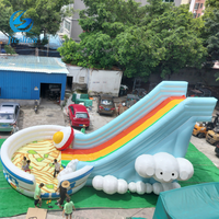 Châteaux gonflables commerciaux avec toboggan gonflable en forme de bol de ramen, nuages arc-en-ciel amusants et mignons pour enfants et adultes