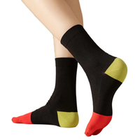 Chaussettes Tabi Mi-Mollet Color Block pour Hommes et Femmes – Tendance, Élégantes, Décontractées, Streetwear, Polyvalentes, Colorées, Haute Qualité
