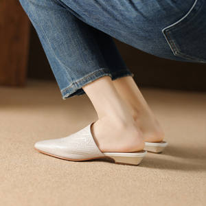 Nouvelles pantoufles d'été brodées, antidérapantes, à enfiler, style tendance - Product Image 4