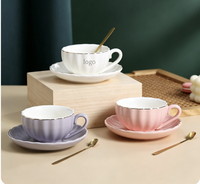 Tasse et soucoupe en porcelaine fine rétro européenne en forme de citrouille, service à thé en céramique à bord doré, vaisselle élégante pour le thé de l'après-midi, cadeau de pendaison de crémaillère