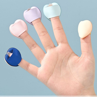 OEM ODM Vente en gros Mini éponge à poudre en forme de cœur pour les doigts, éponge à coussin d'air, éponge à maquillage sans latex sèche et humide, éponge à poudre pour les doigts