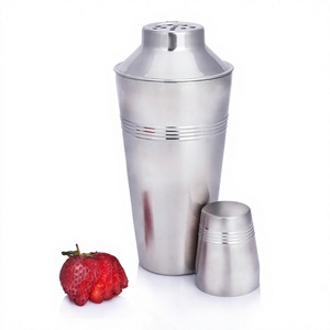 Shaker à cocktail en acier inoxydable Articles de bar Shaker à martini 750 ml Shaker à cocktail en acier inoxydable avec design côtelé - Product Image 1