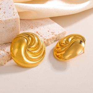 Pendientes de Acero Inoxidable Dorado con Diseño de Sol, Joyería de Moda, Círculo Geométrico Simple, Pendientes Redondos Chapados en Oro para Mujer - Product Image 4