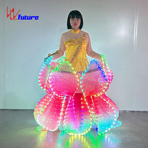 Robe de performance d'ouverture LED de haute <span class=keywords><strong>couture</strong></span> futuriste, danse de salon, tenue de soirée avec un design de pétales qui brillent dans le noir - Product Image 3