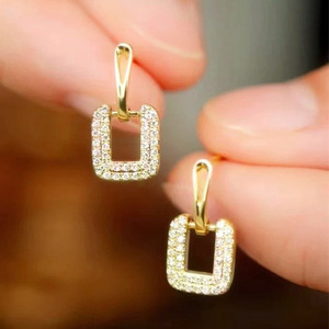 Boucles d'oreilles carrées creuses en zircon pour femmes, bijoux élégants, géométriques et délicats - Product Image 6