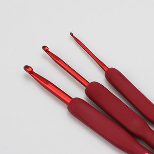 Ganchillo de Aluminio Ergonómico Charmkey ROJO con Mango Suave Tipo <span class=keywords><strong>Tulip</strong></span>án, Aguja de Tejer, Accesorios de Tejido para Hecho a Mano - Product Image 3
