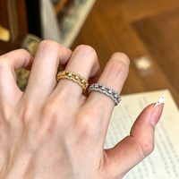 Großhandel Messing Echtvergoldeter Damen Eternity-Ring Hohl Offener Verstellbarer Ring mit Zirkonia-Besatz Hochzeitsgeschenk Fingerschmuck