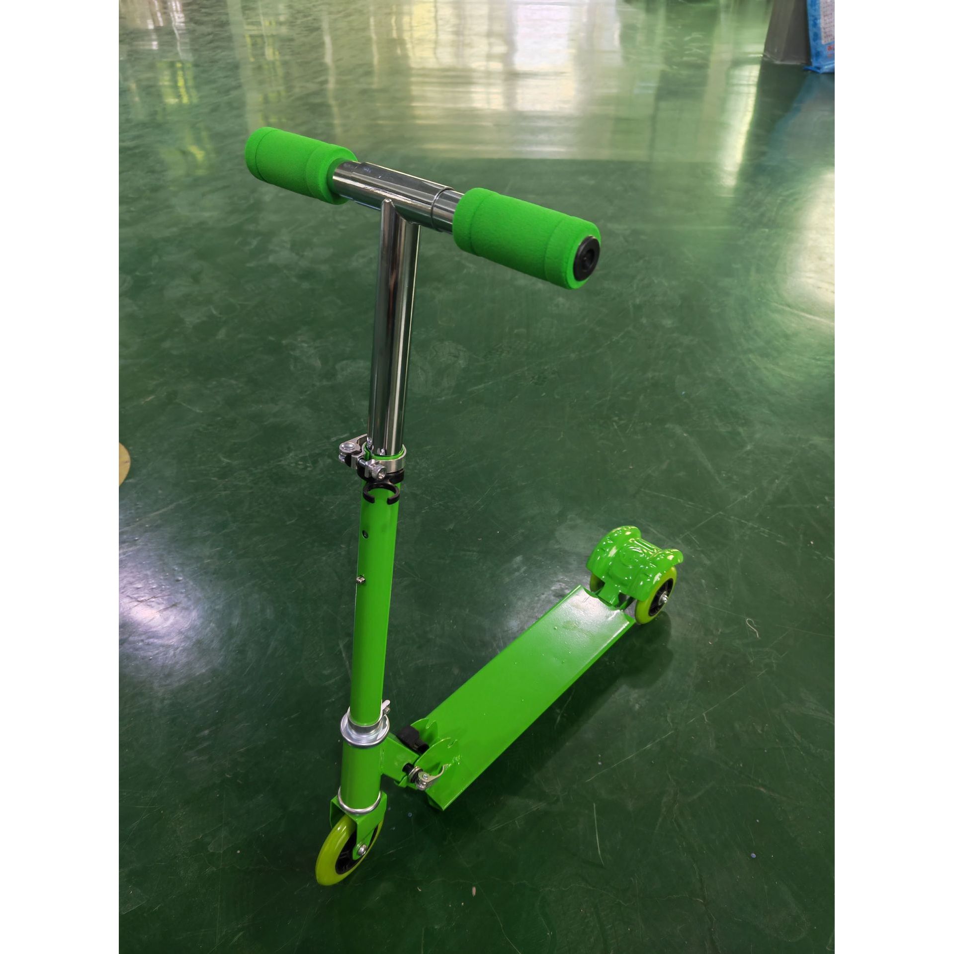 Verde con embalaje en caja de color.