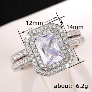 Anello da Donna con Accenti in Pietra, Elegante Gioiello da Dito alla Moda - Product Image 5