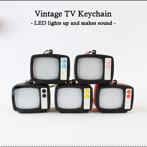 Porte-clés LED 3D vintage 2026 en forme de télévision, émettant du son, mini-télévision de simulation, collier pour cadeau en gros - Product Image 2