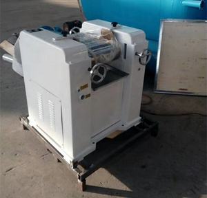 เครื่องบดช็อคโกแลตแบบสามลูกกลิ้ง/เครื่องบดสามชั้น - Product Image 2