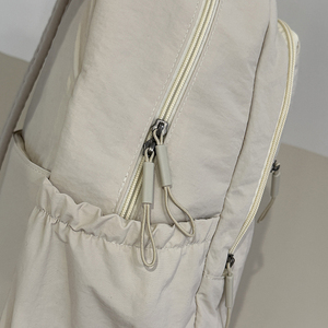 Zaino Casual Unisex Leggero in Nylon, Capacità 20L, Design Ergonomico, Colore Unico, Impermeabile in Poliestere con Chiusura a Cerniera - Product Image 6