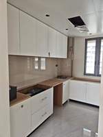Buffet en L sur mesure OEM d'usine avec poste de travail intégré, éclairage LED, vitrine en verre, meuble modulaire pour la maison