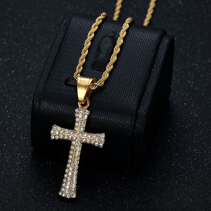 Colgante <span class=keywords><strong>de</strong></span> Cruz CZ Elegante Chapado en Oro con Aspecto <span class=keywords><strong>de</strong></span> Diamantes Completos, Colgante <span class=keywords><strong>de</strong></span> Cruz Grande, Collar Clásico con Cadena <span class=keywords><strong>de</strong></span> Cuerda - Product Image 1