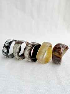 Bracelets authentiques en corne de buffle, artisanat naturel, bijoux faits à la main, conçus pour les femmes recherchant des accessoires durables - Product Image 4