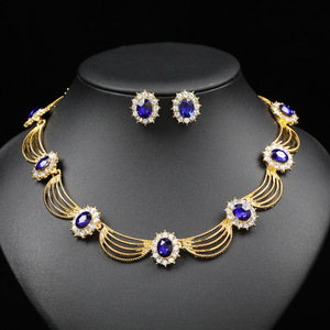 Magnifique Parure de Bijoux Rétro <span class=keywords><strong>Littéraire</strong></span> Ancien Ornée de Pierres Précieuses Plaquées Or, Collier et Boucles d'Oreilles Vintage pour Célébrités - Product Image 6