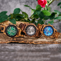 Montre en bois de haute qualité, design artistique ingénieux, résistante à l'eau, faible MOQ, motif soleil, lumineuse, boîtier de montre en bois