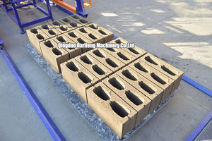 Macchina Automatica QT8-15 per la Produzione di Blocchi di Cemento, Mattoni Forati, Solidi e Autobloccanti con Controllo PLC - Product Image 6