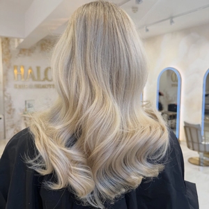 Perruques en cheveux russes de bonne qualité pour femmes, couleur blond clair avec mèches, perruque ondulée avec dentelle frontale sans colle, personnalisable - Product Image 4