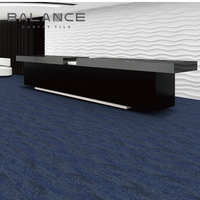 Carrelage de Moquette Amovible Épais Commercial Décoratif Entrelacé Tissé Tufté Jacquard en PP VE à Prix Abordable pour Bureau