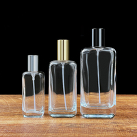 Venta al por mayor directa de fábrica: Botella de vidrio ámbar mate cuadrada de 30ml/50ml/100ml para aceite de perfume con boquilla personalizada serigrafiada