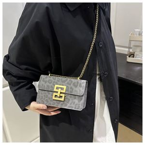 Bolso Cuadrado Pequeño de Estilo Europeo y Americano Retro, Bolso de Mano de Lujo para Mujer, Bolso Bandolera Versátil y Popular - Product Image 4