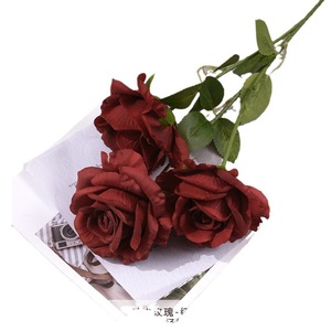 Bouquet de roses artificielles en soie à bords frisés pour décorations de mariage et décorations au sol - Product Image 5